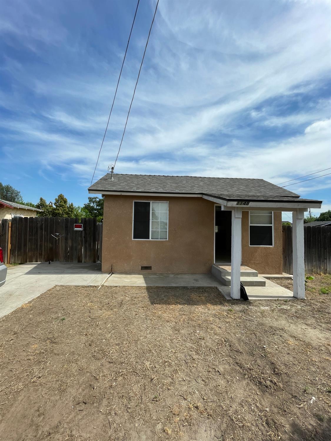 1148 S Umbrella St, Dinuba, CA 93618