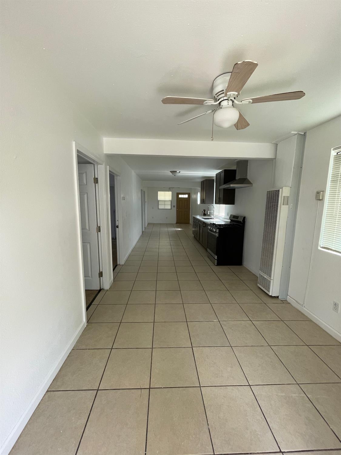 1148 S Umbrella St, Dinuba, CA 93618