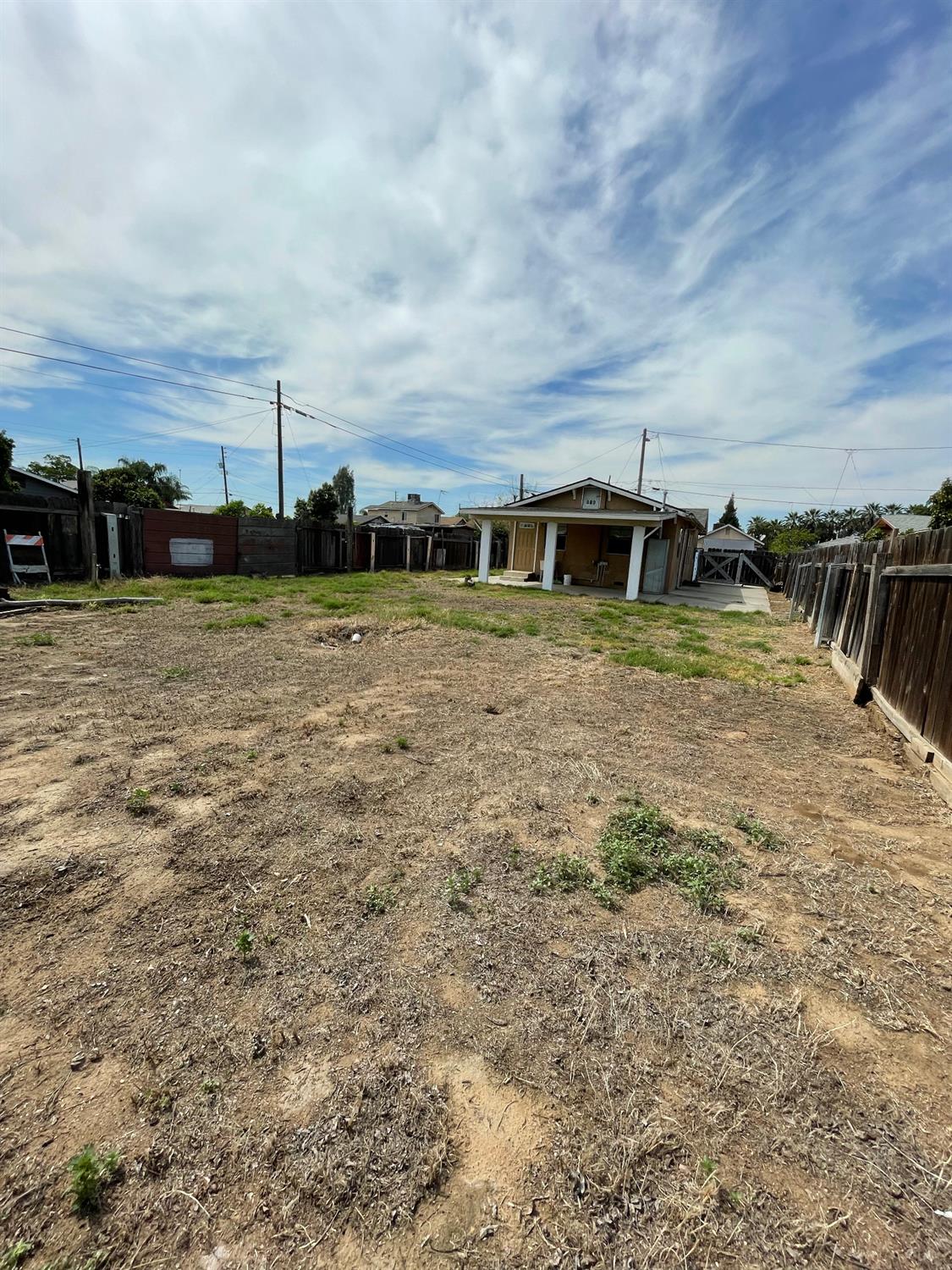 1148 S Umbrella St, Dinuba, CA 93618