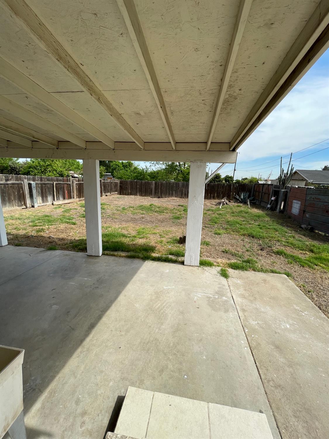 1148 S Umbrella St, Dinuba, CA 93618