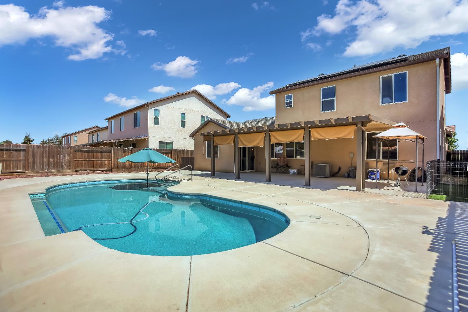 1402 Tevin Way, Madera, CA 93637