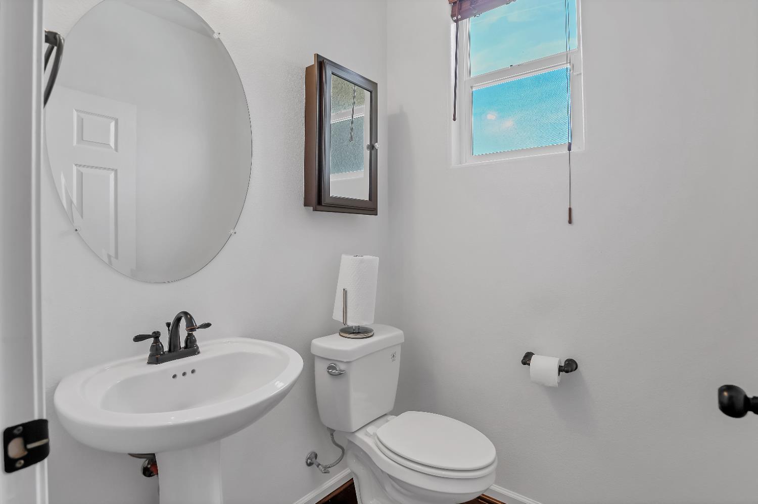 1402 Tevin Way, Madera, CA 93637