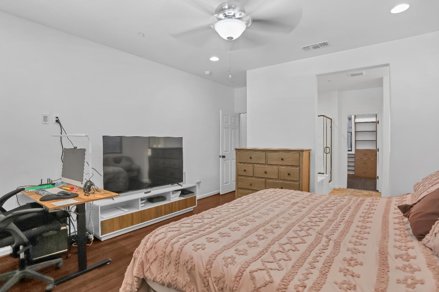 1402 Tevin Way, Madera, CA 93637