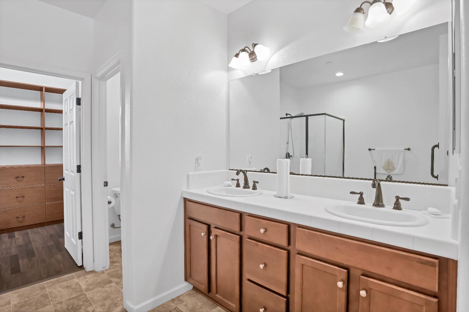 1402 Tevin Way, Madera, CA 93637