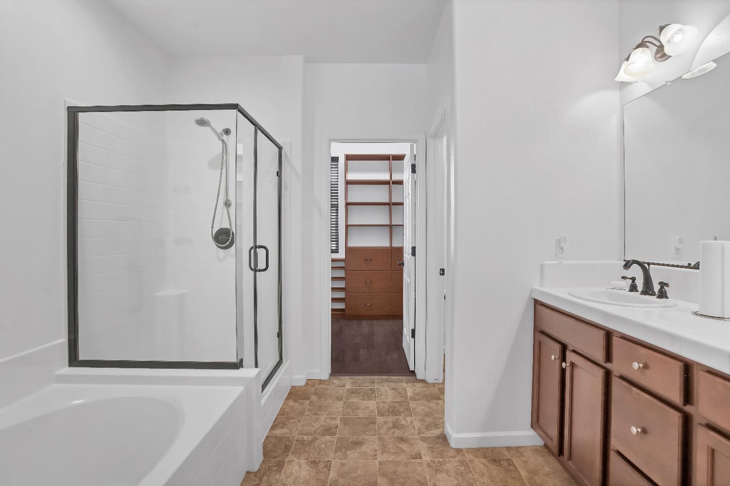 1402 Tevin Way, Madera, CA 93637