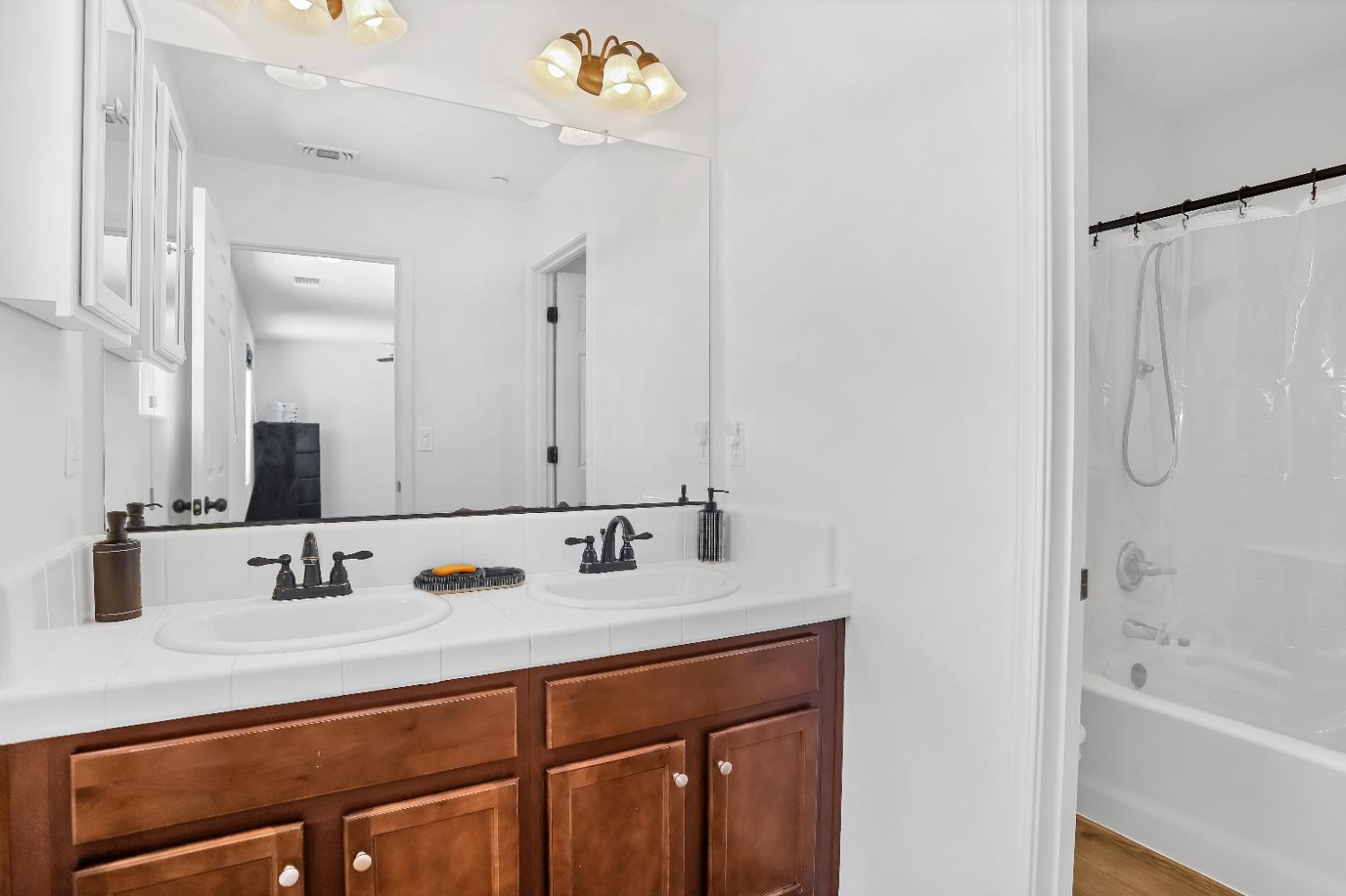 1402 Tevin Way, Madera, CA 93637