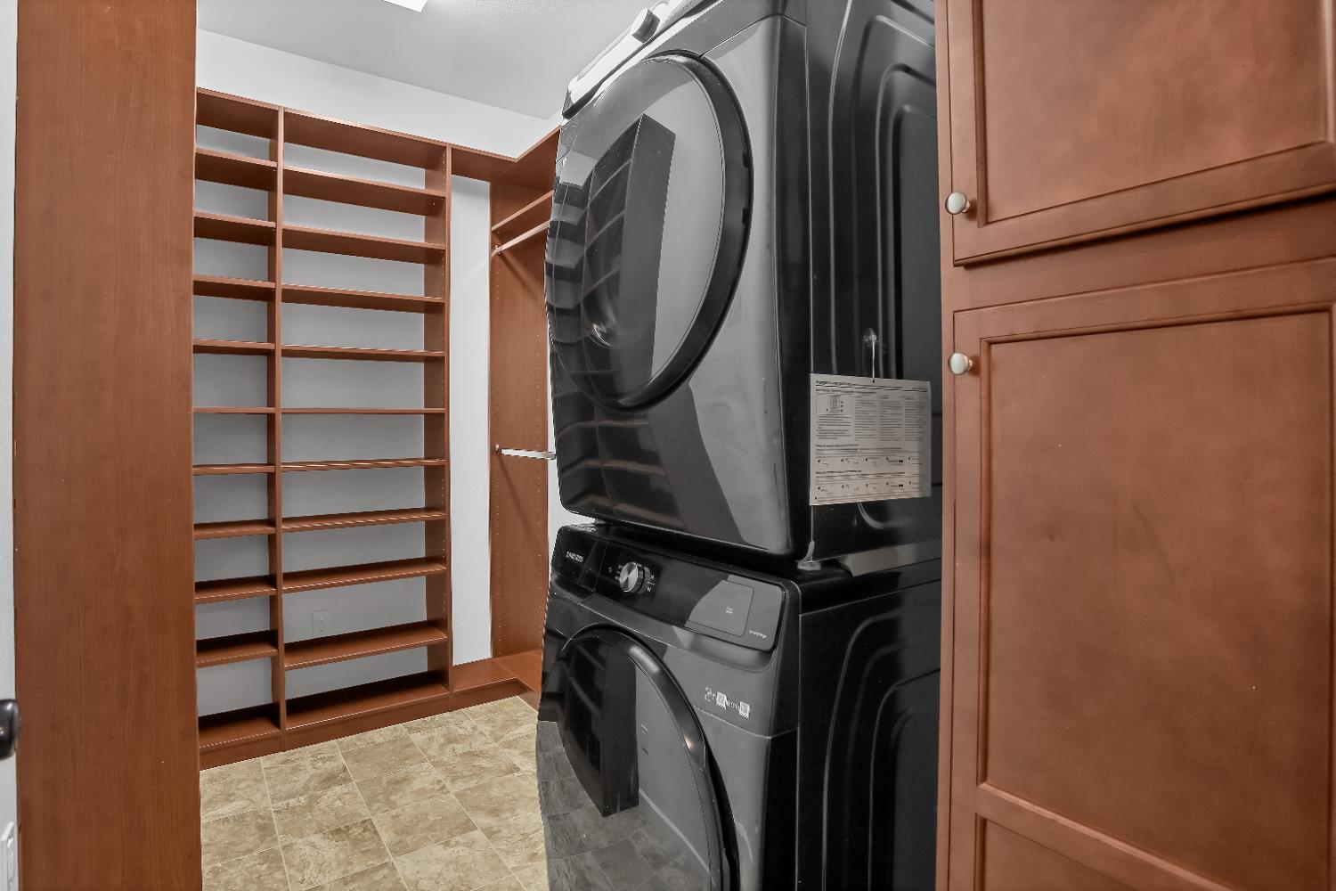 1402 Tevin Way, Madera, CA 93637