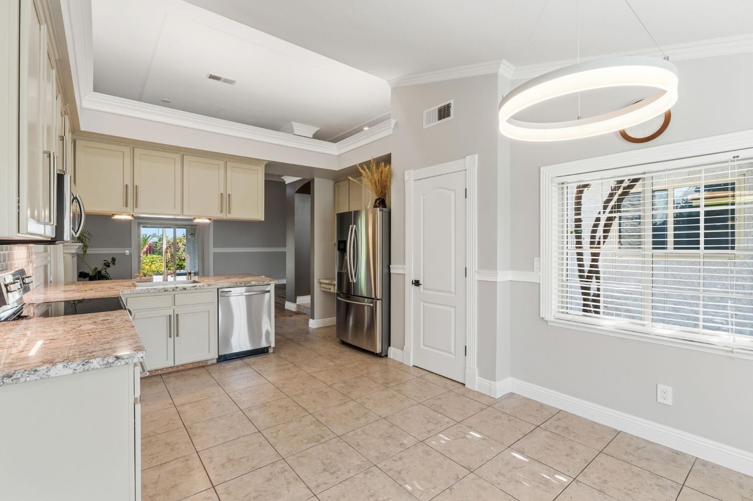 2740 E El Paso Ave, Fresno, CA 93720