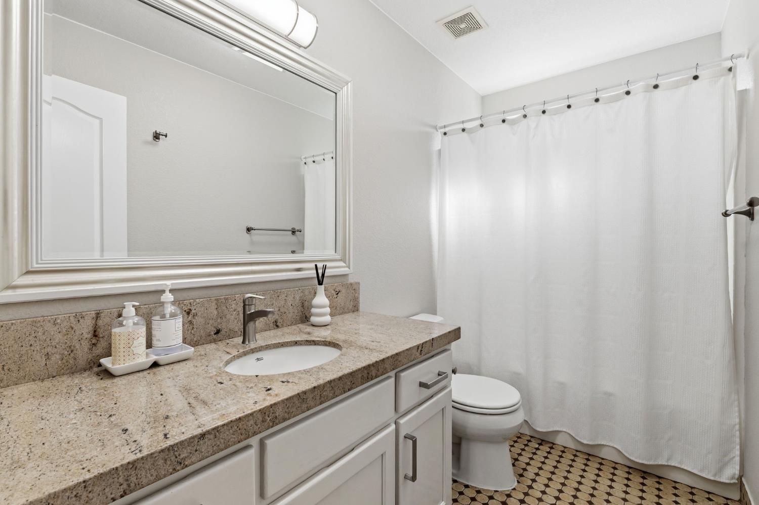 2740 E El Paso Ave, Fresno, CA 93720