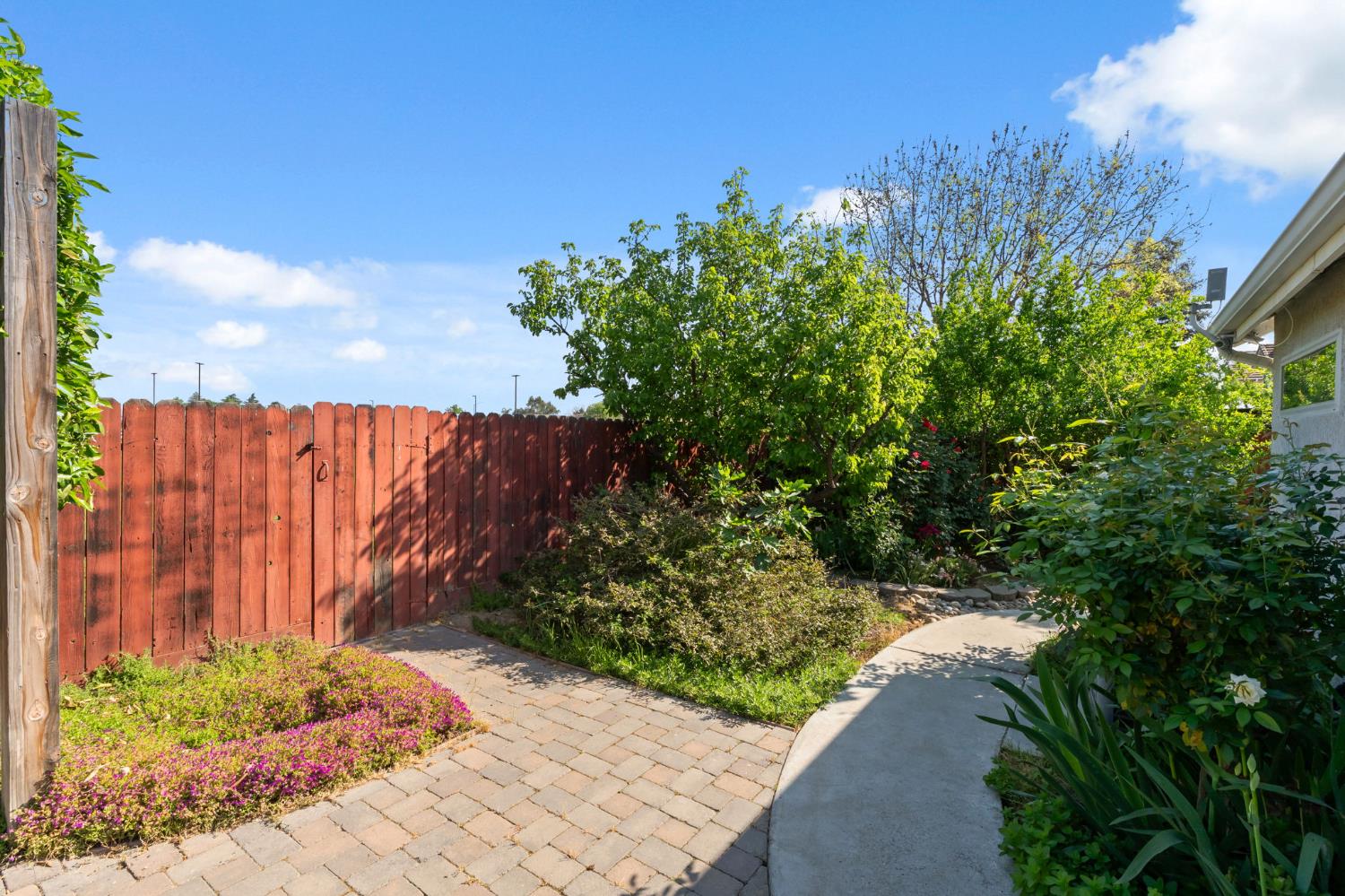 2740 E El Paso Ave, Fresno, CA 93720