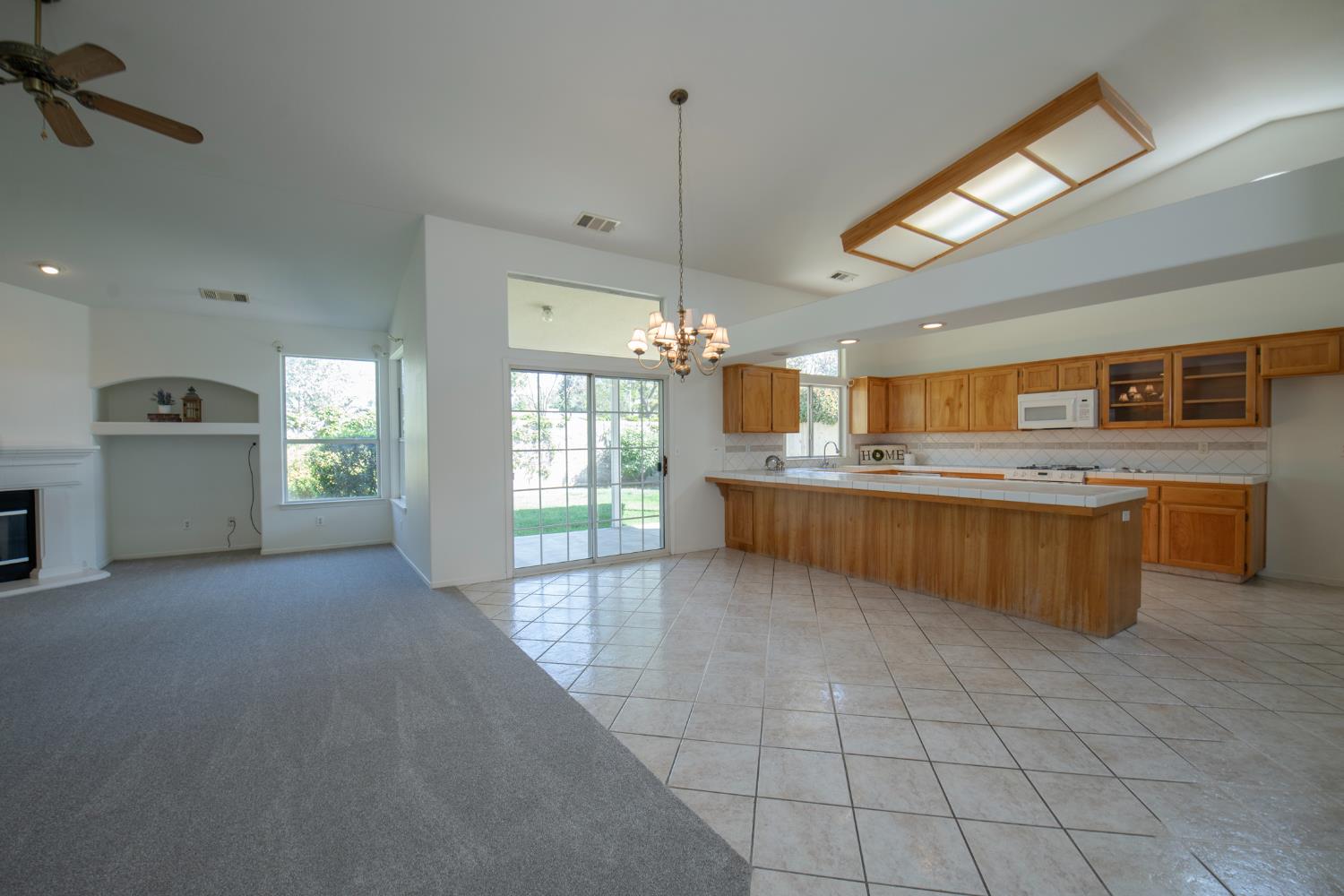 2738 W Ceres Ct, Visalia, CA 93291