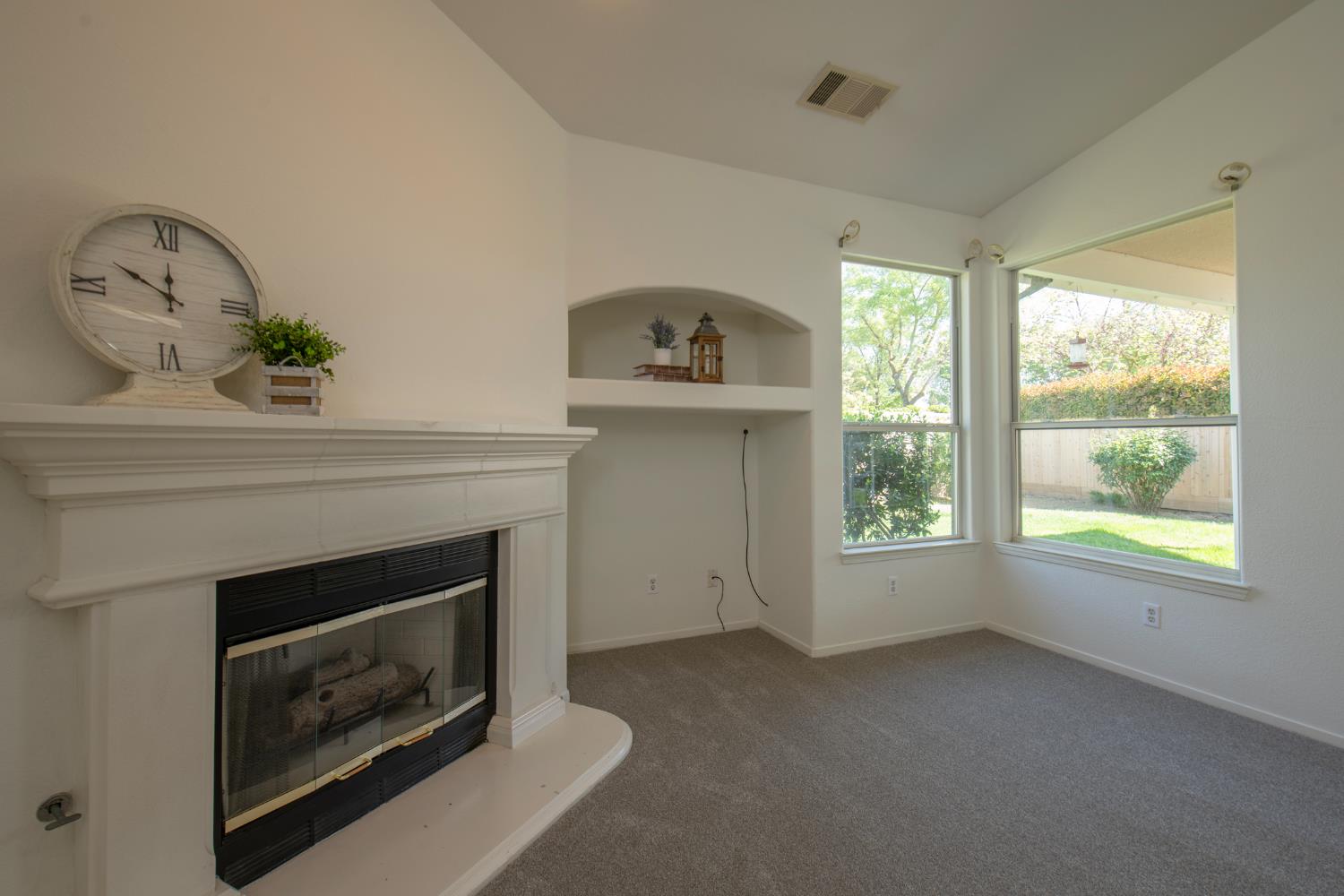 2738 W Ceres Ct, Visalia, CA 93291