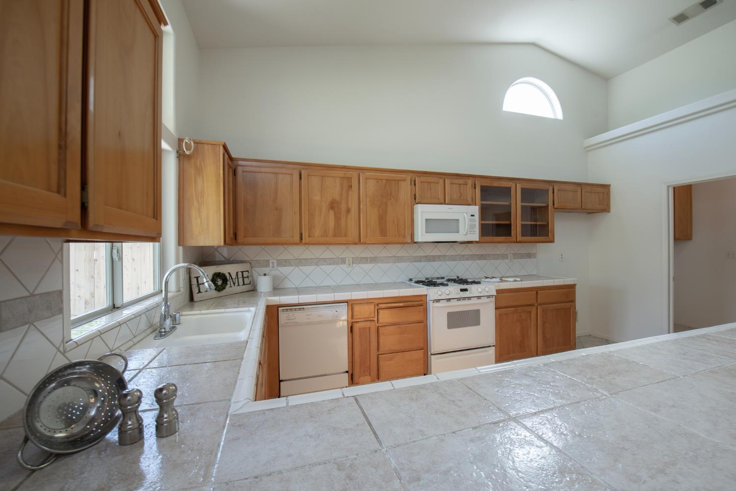 2738 W Ceres Ct, Visalia, CA 93291