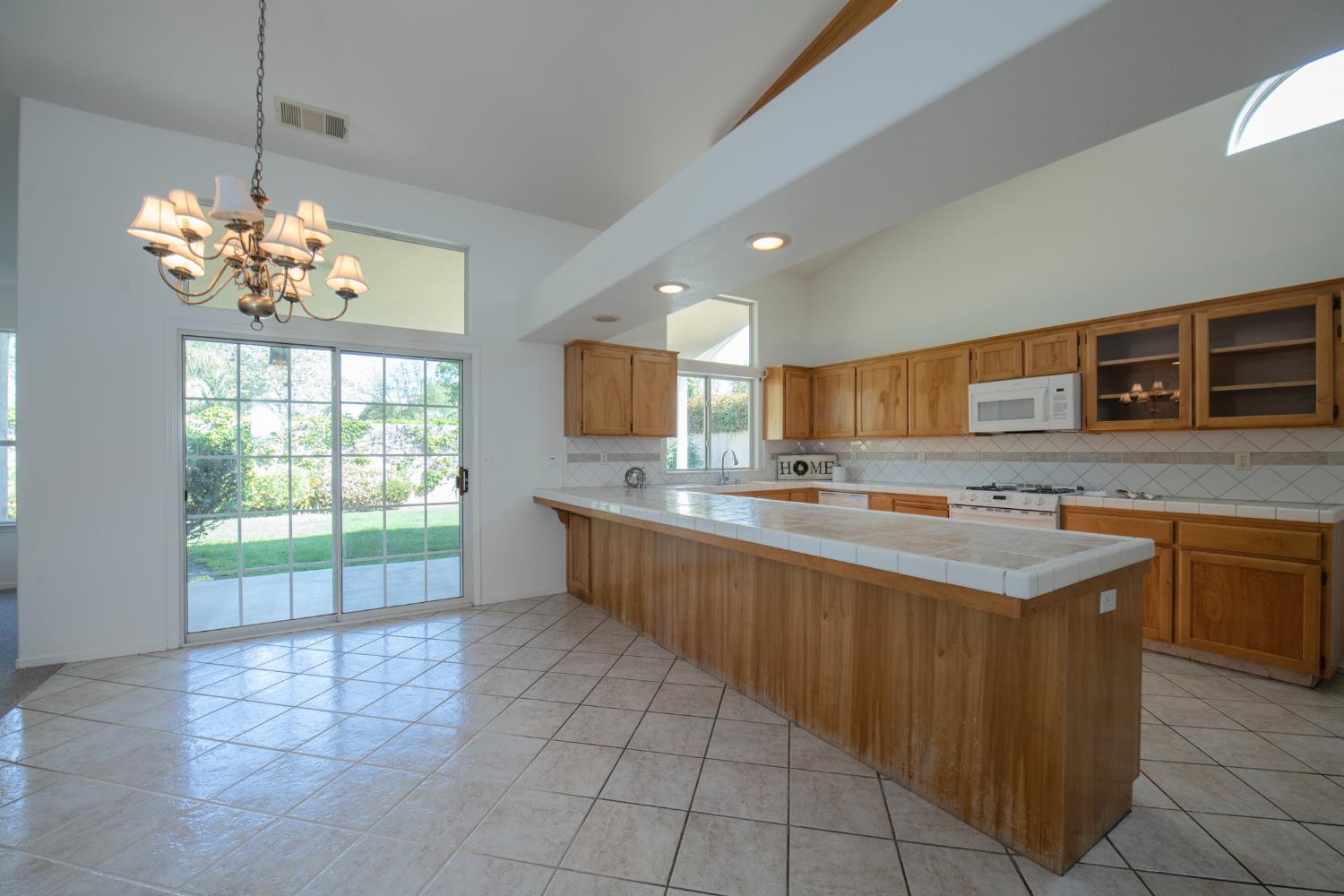 2738 W Ceres Ct, Visalia, CA 93291