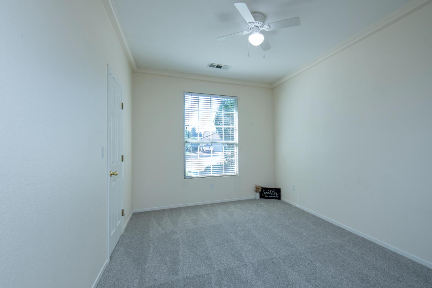 2738 W Ceres Ct, Visalia, CA 93291