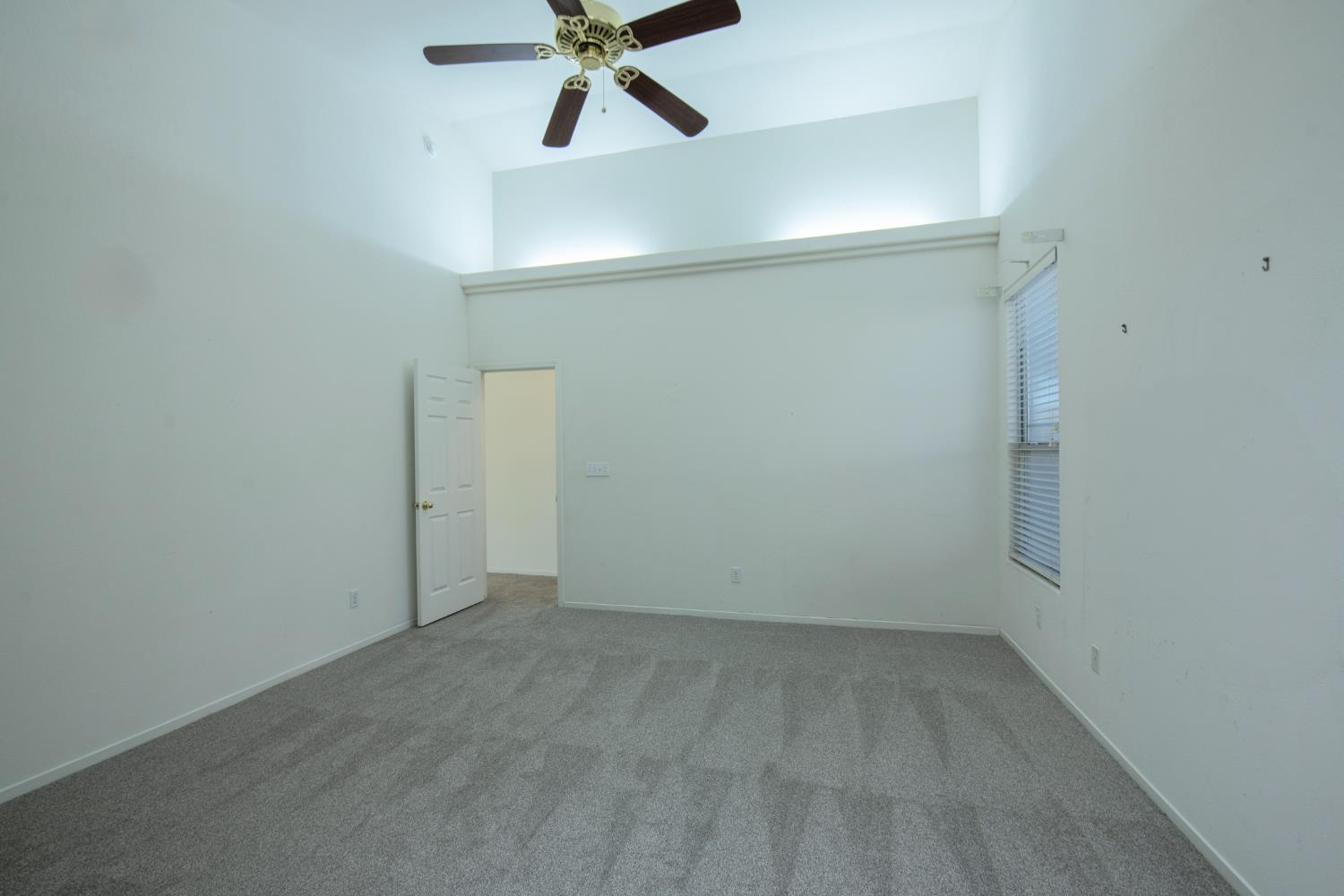 2738 W Ceres Ct, Visalia, CA 93291