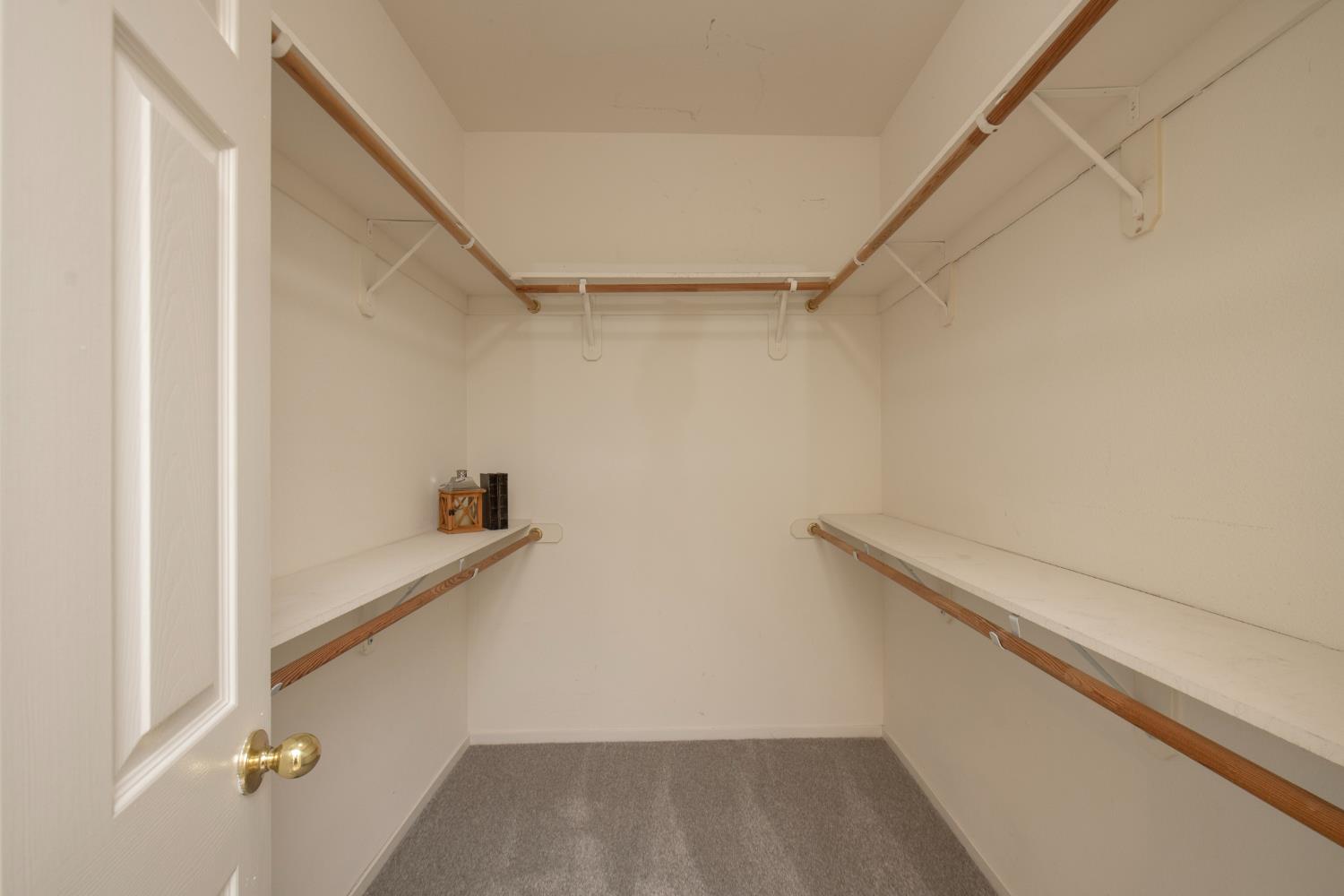 2738 W Ceres Ct, Visalia, CA 93291