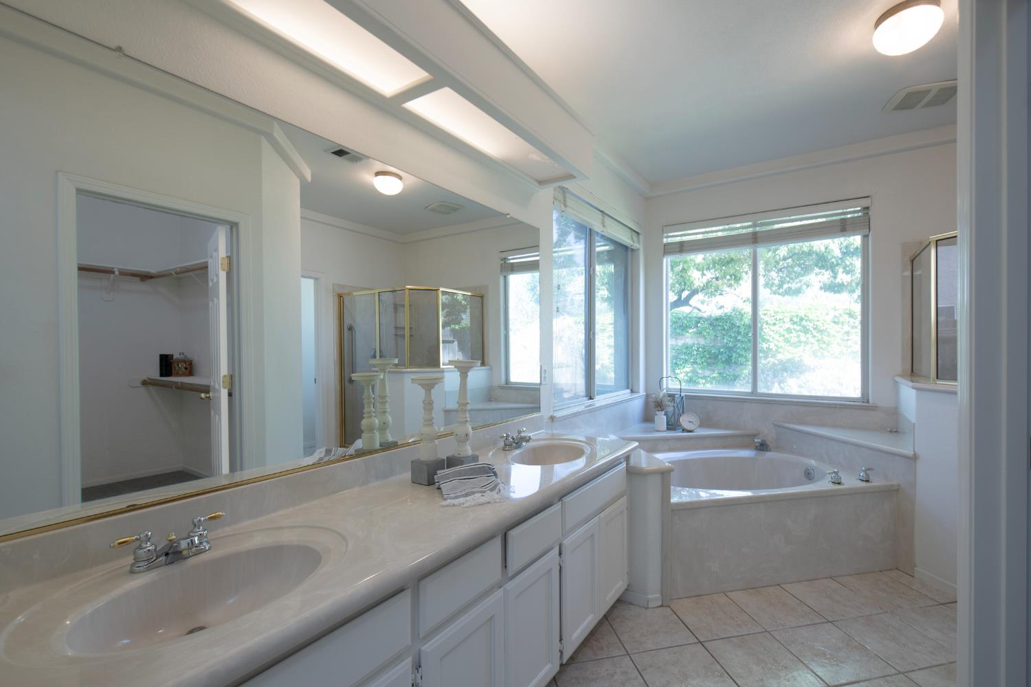 2738 W Ceres Ct, Visalia, CA 93291