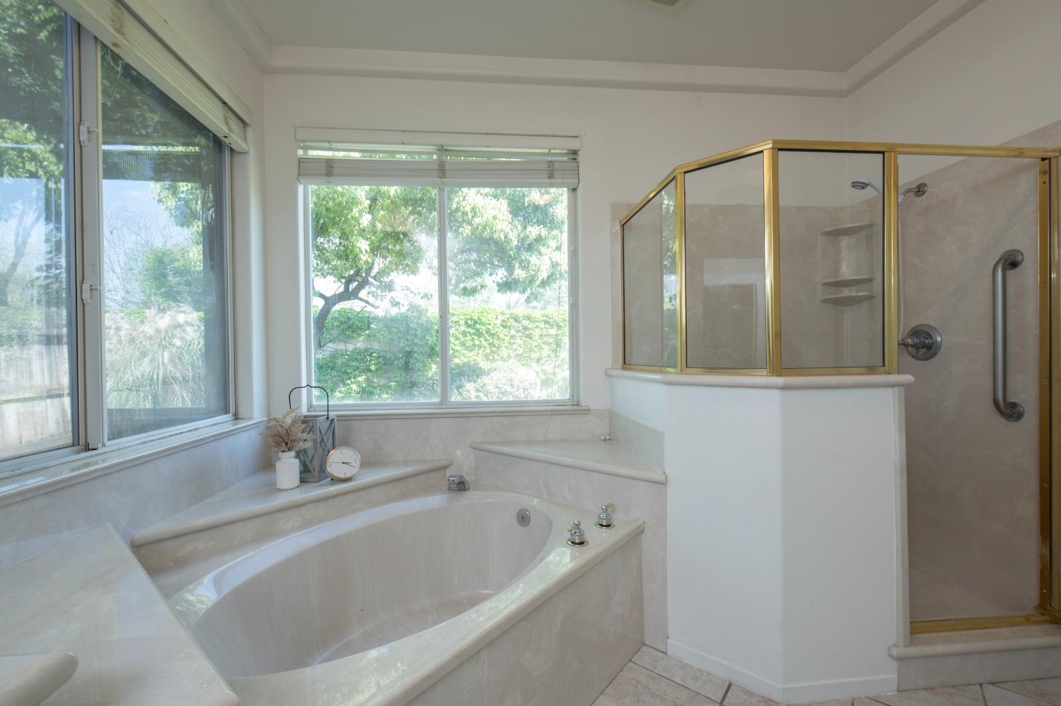 2738 W Ceres Ct, Visalia, CA 93291