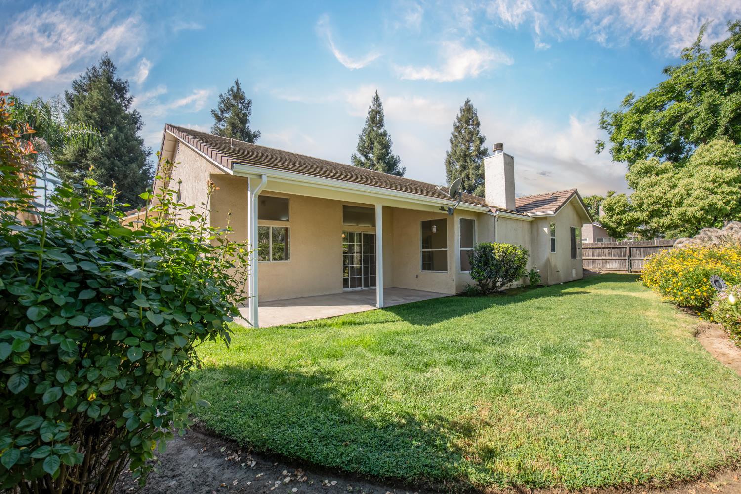 2738 W Ceres Ct, Visalia, CA 93291