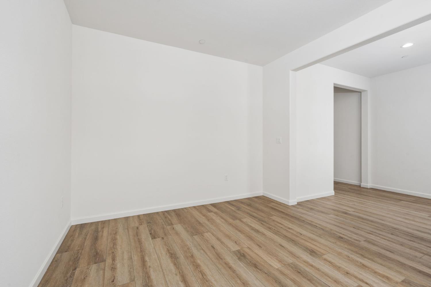 1193 Magnolia Ct W, Madera, CA 93636