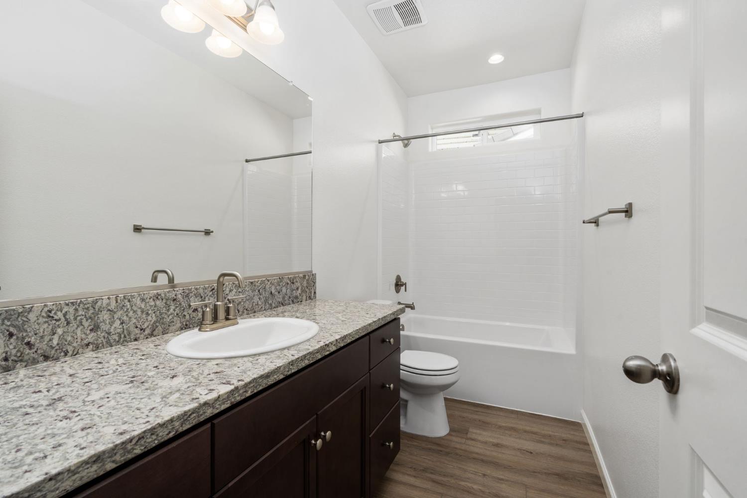 1193 Magnolia Ct W, Madera, CA 93636