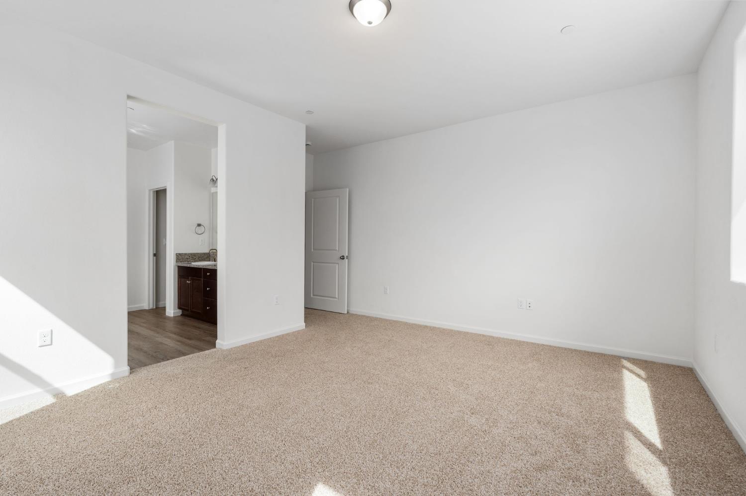 1193 Magnolia Ct W, Madera, CA 93636