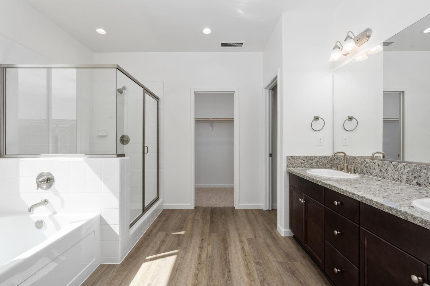 1193 Magnolia Ct W, Madera, CA 93636