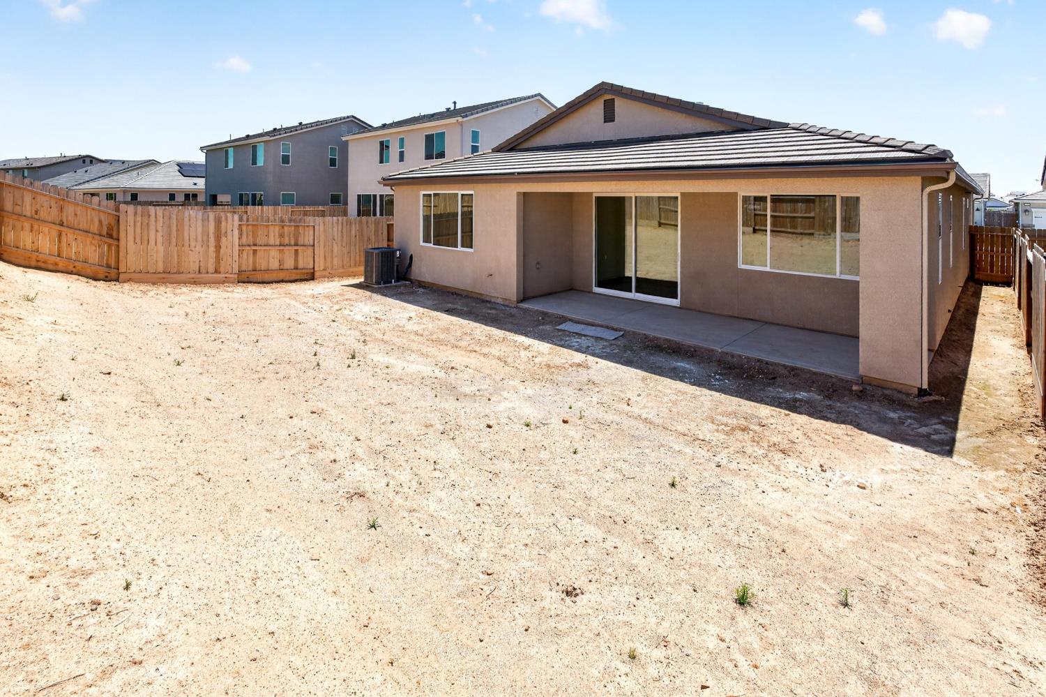 1193 Magnolia Ct W, Madera, CA 93636
