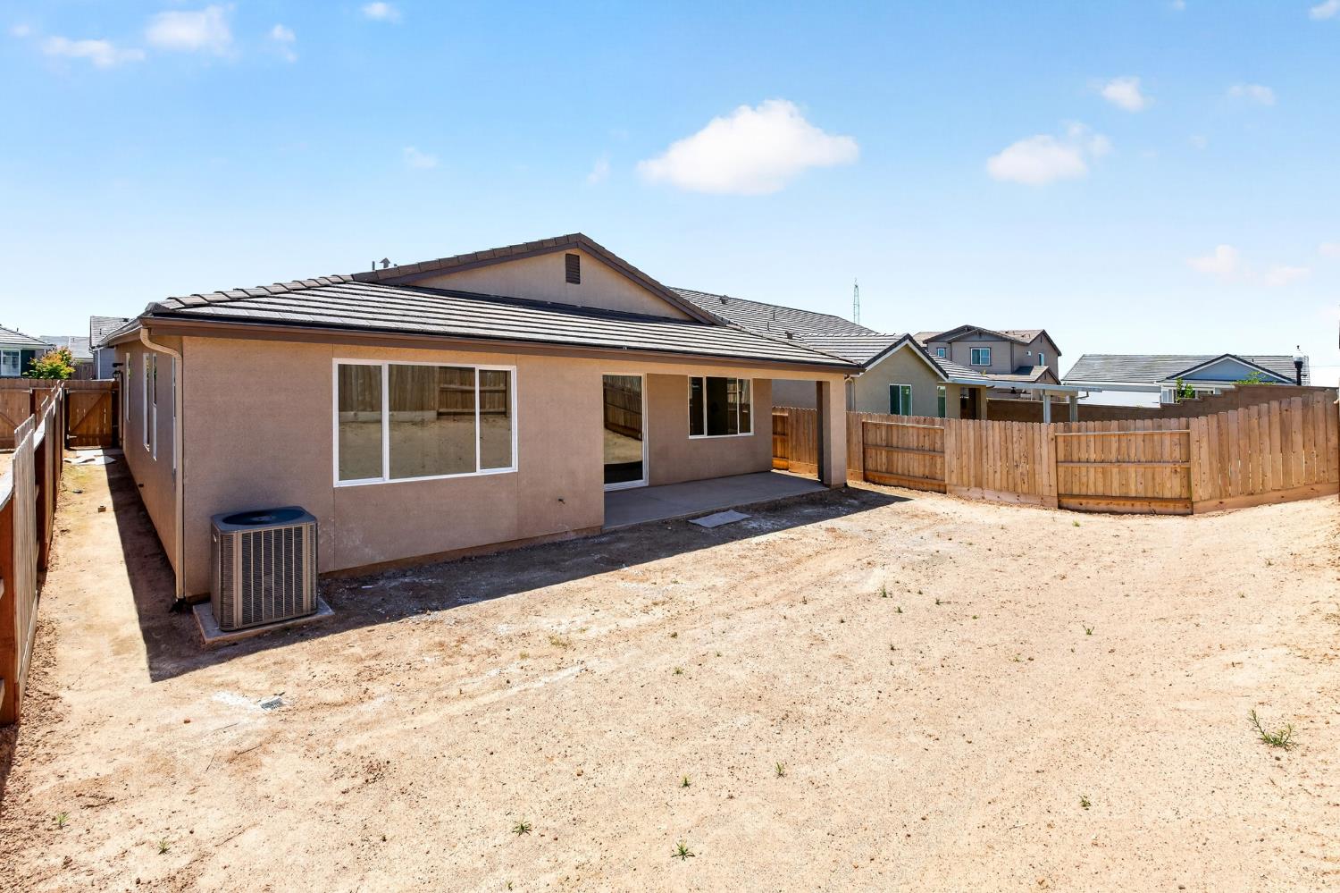 1193 Magnolia Ct W, Madera, CA 93636