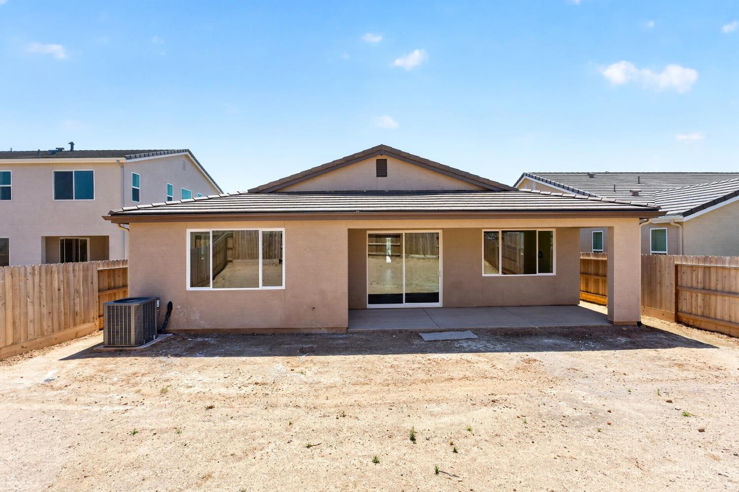 1193 Magnolia Ct W, Madera, CA 93636