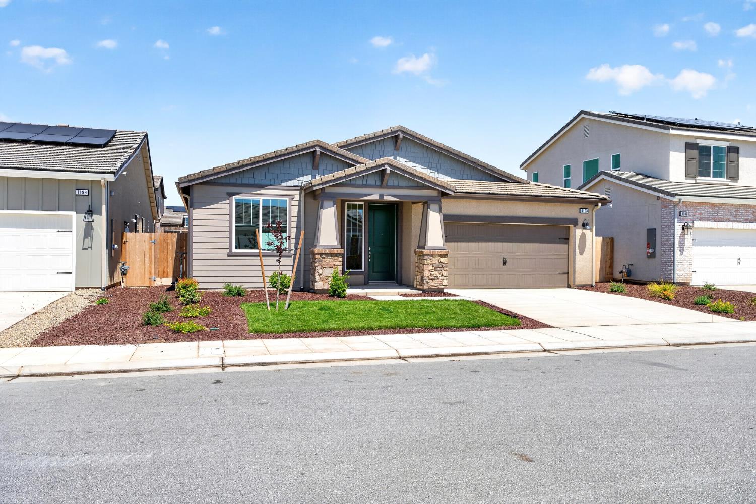 1193 Magnolia Ct W, Madera, CA 93636