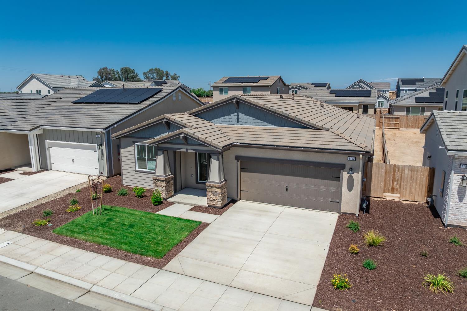 1193 Magnolia Ct W, Madera, CA 93636