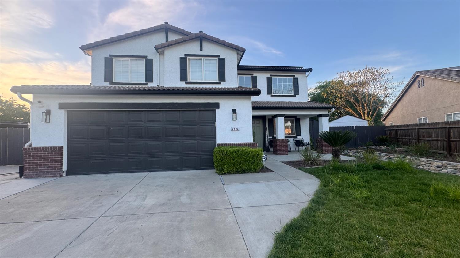 2174 W Picadilly Ln, Hanford, CA 93230