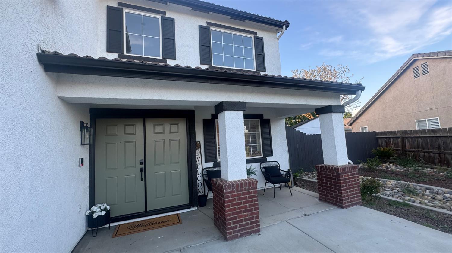 2174 W Picadilly Ln, Hanford, CA 93230