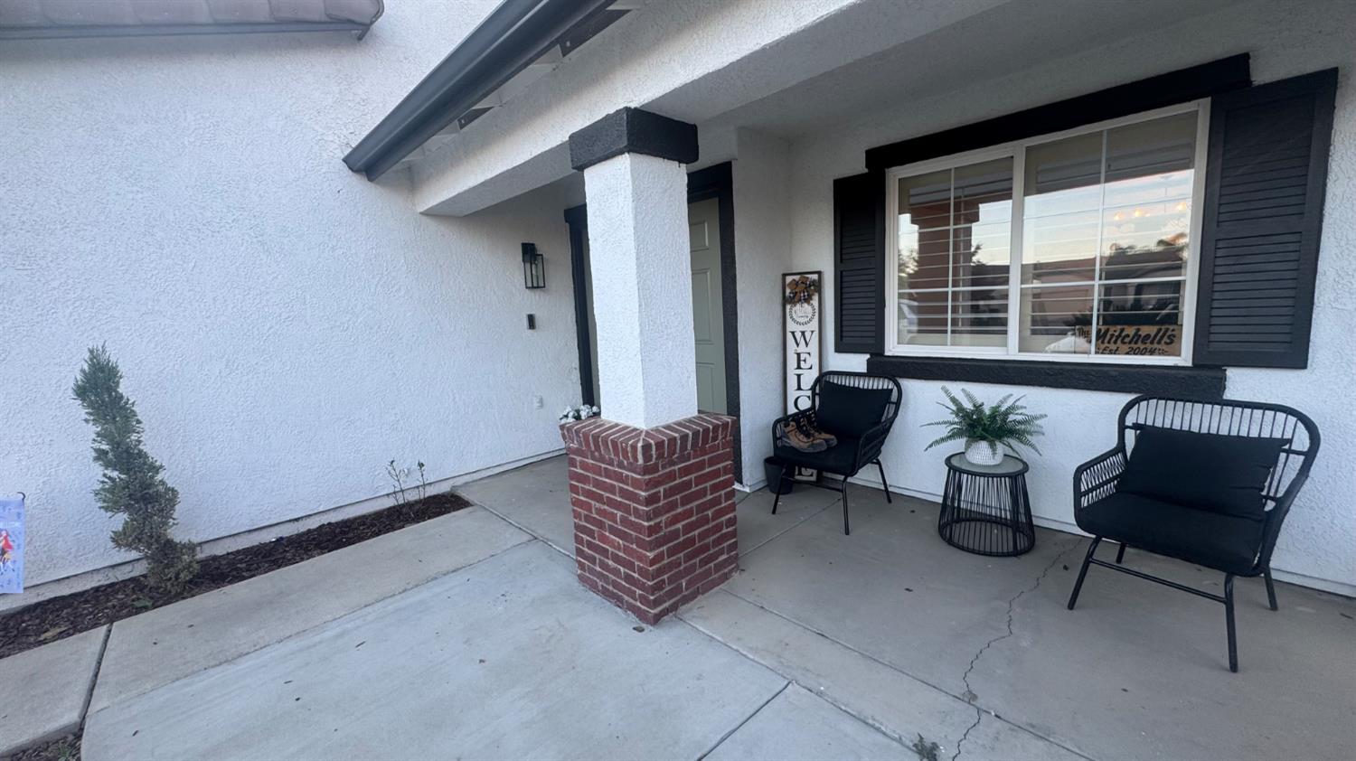 2174 W Picadilly Ln, Hanford, CA 93230