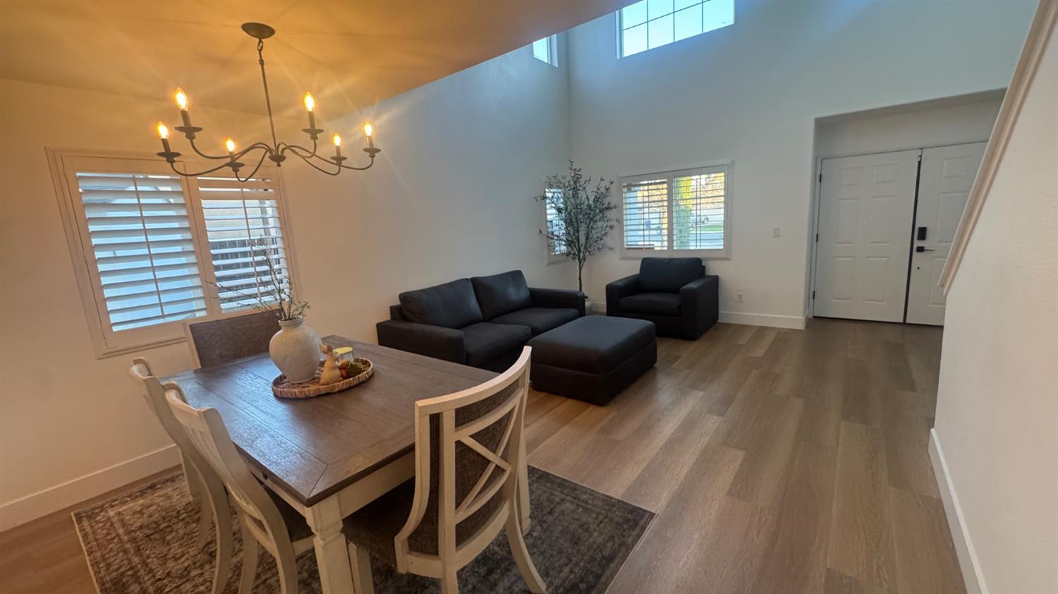 2174 W Picadilly Ln, Hanford, CA 93230
