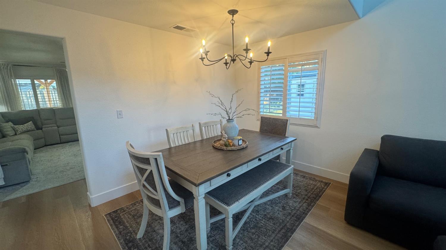 2174 W Picadilly Ln, Hanford, CA 93230