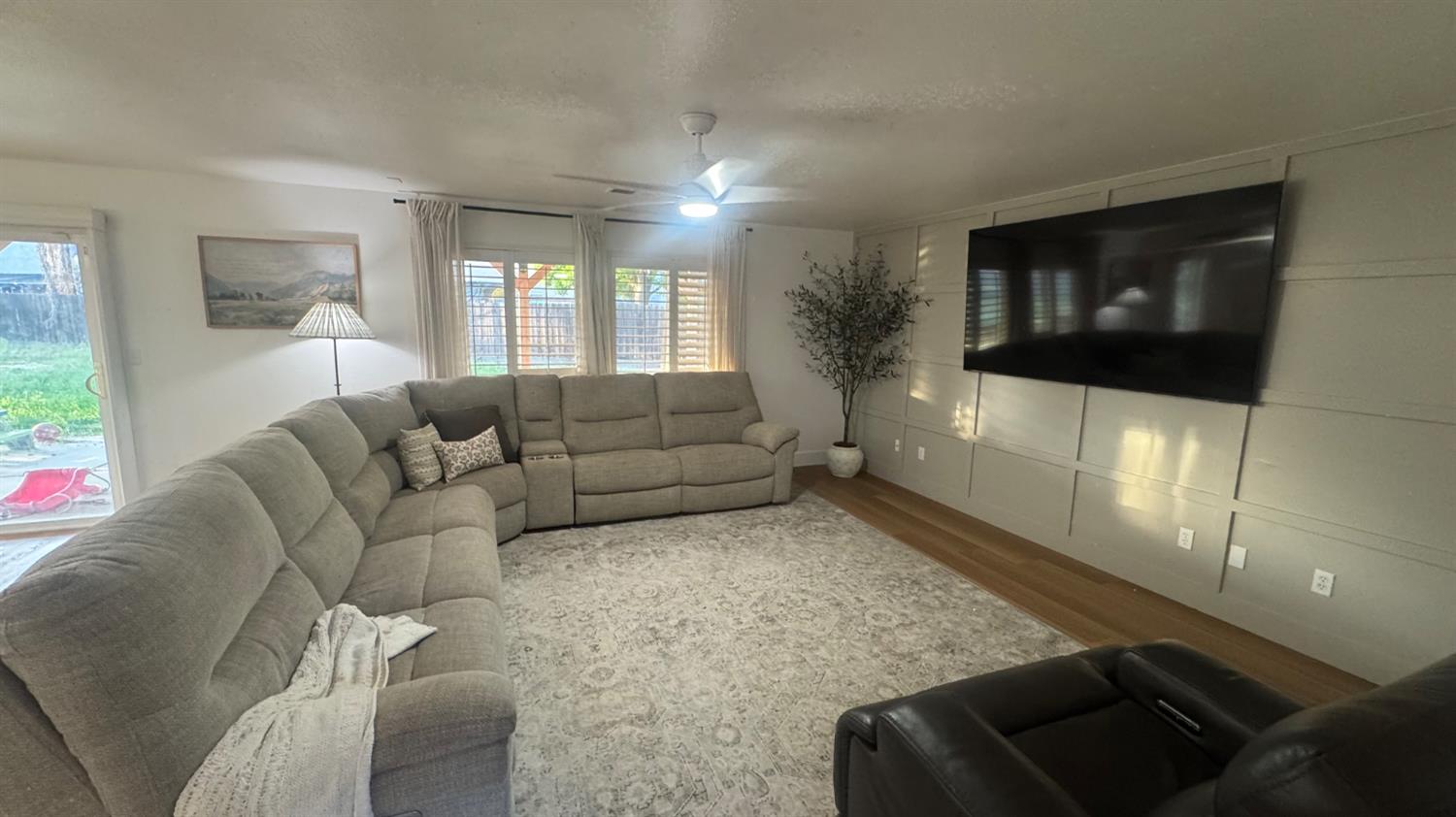 2174 W Picadilly Ln, Hanford, CA 93230