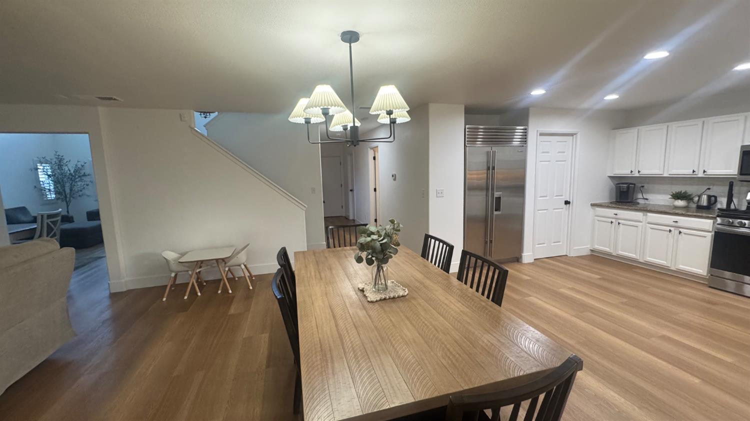 2174 W Picadilly Ln, Hanford, CA 93230