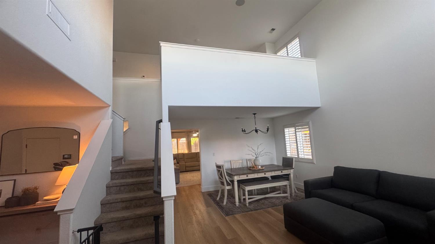 2174 W Picadilly Ln, Hanford, CA 93230