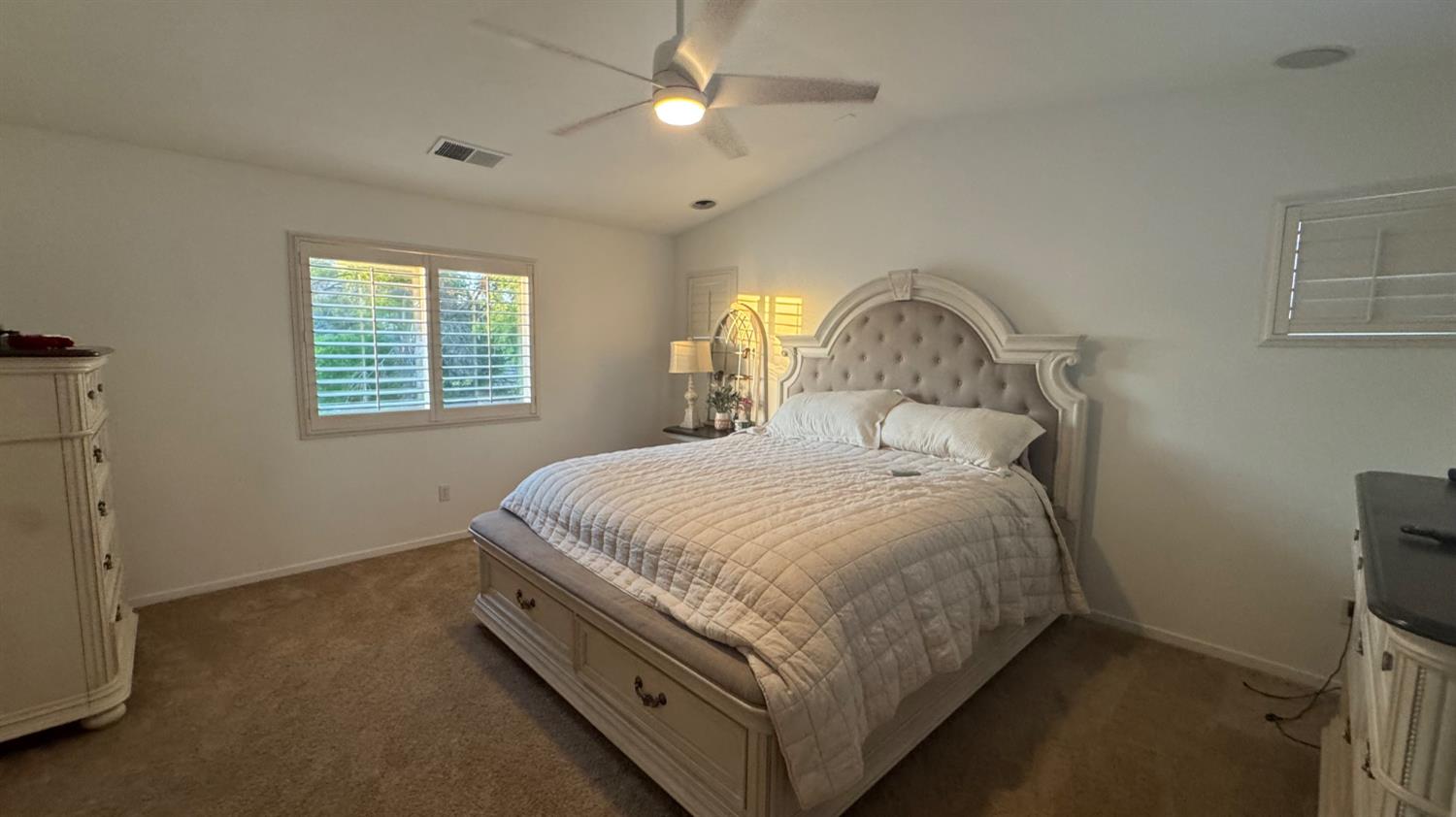 2174 W Picadilly Ln, Hanford, CA 93230