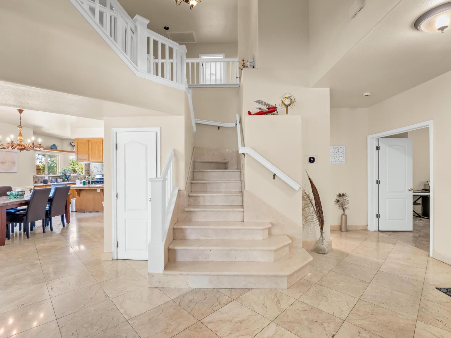 7236 N Bonadelle Ave, Fresno, CA 93720