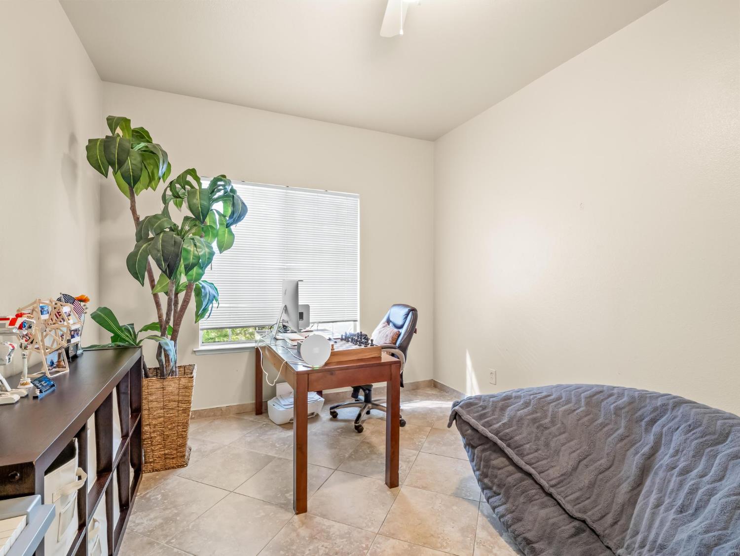 7236 N Bonadelle Ave, Fresno, CA 93720