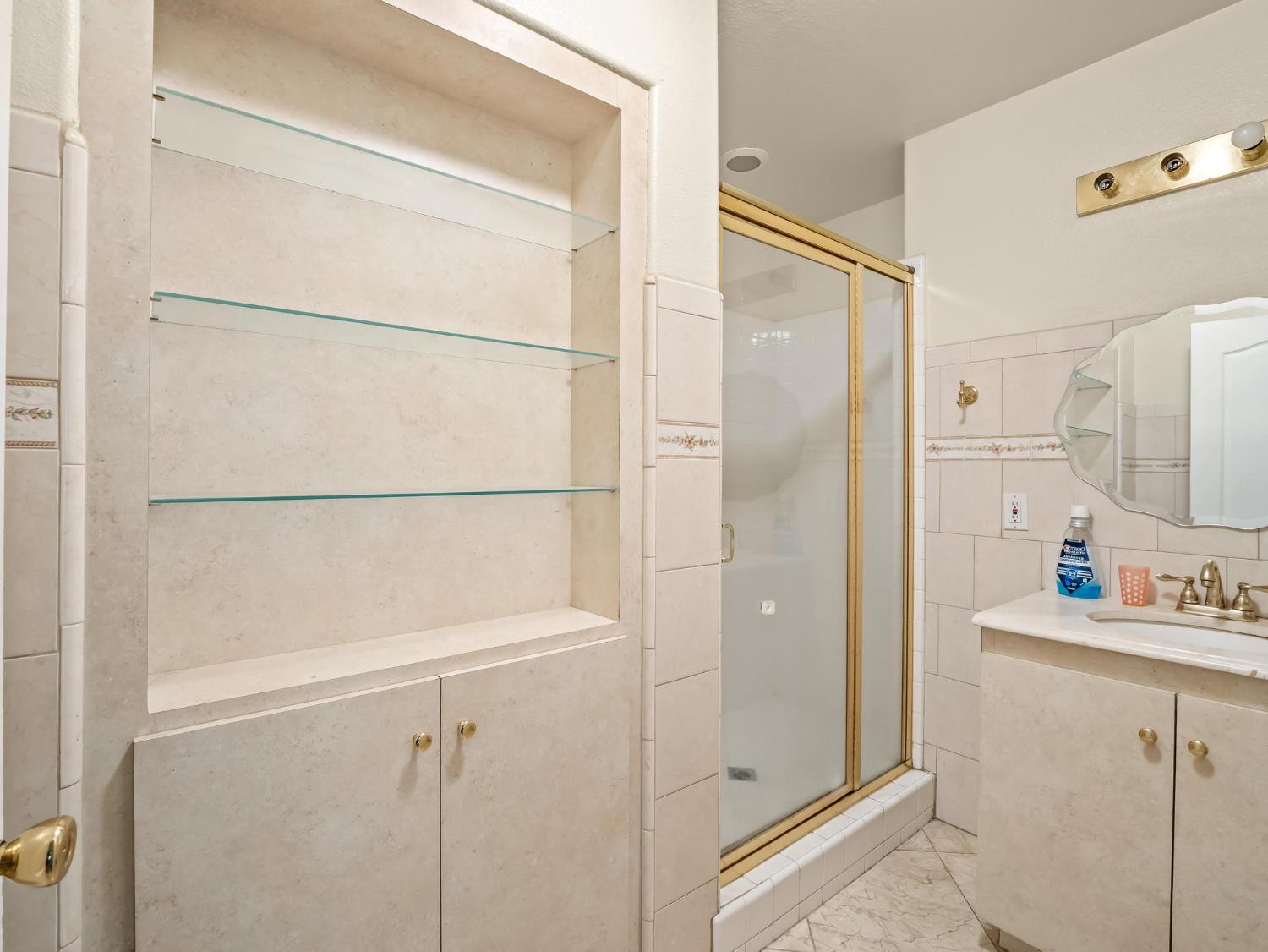 7236 N Bonadelle Ave, Fresno, CA 93720