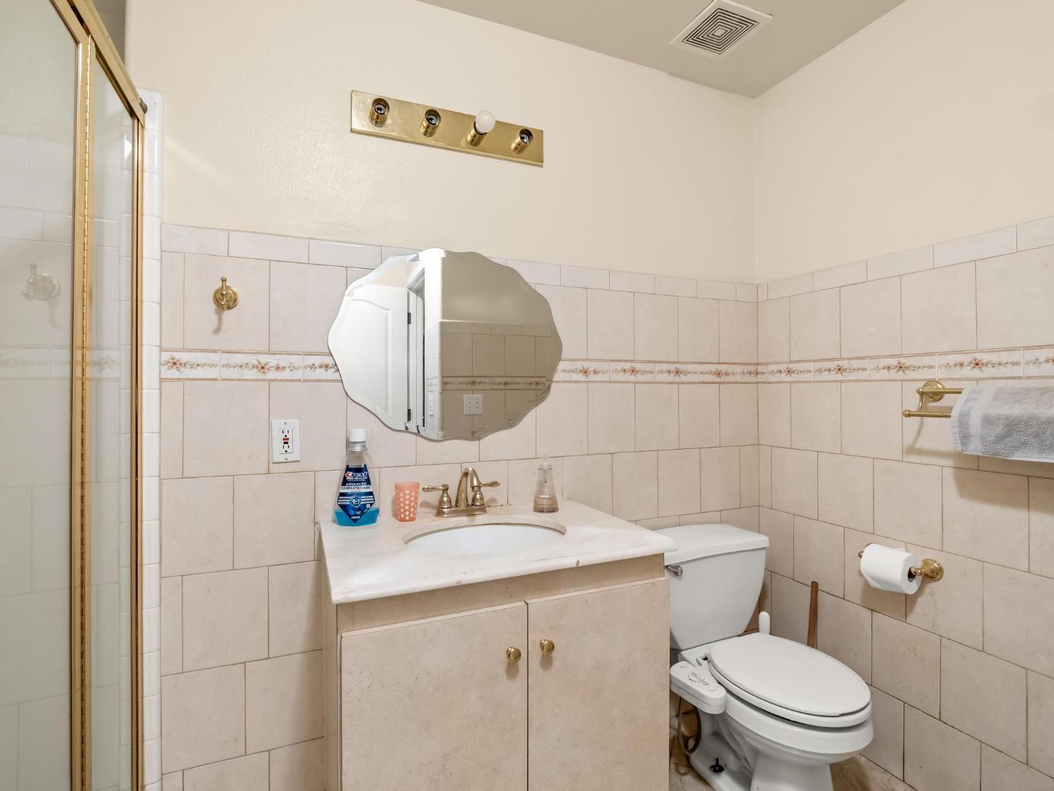 7236 N Bonadelle Ave, Fresno, CA 93720