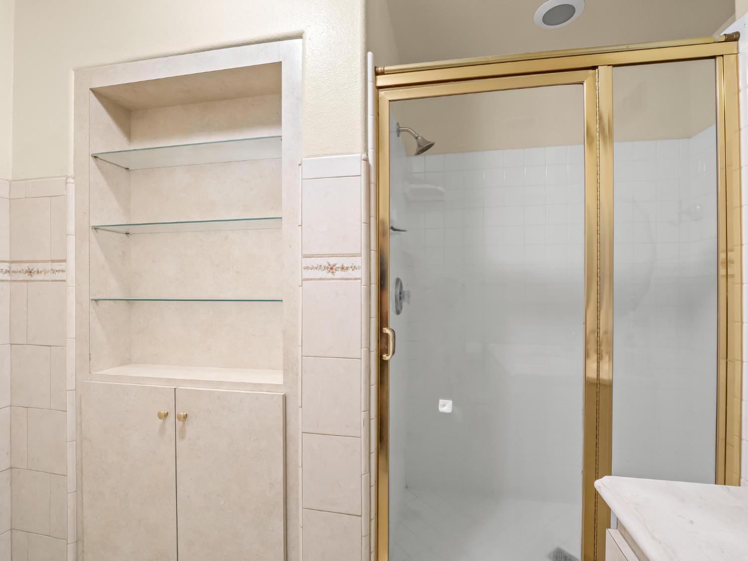 7236 N Bonadelle Ave, Fresno, CA 93720