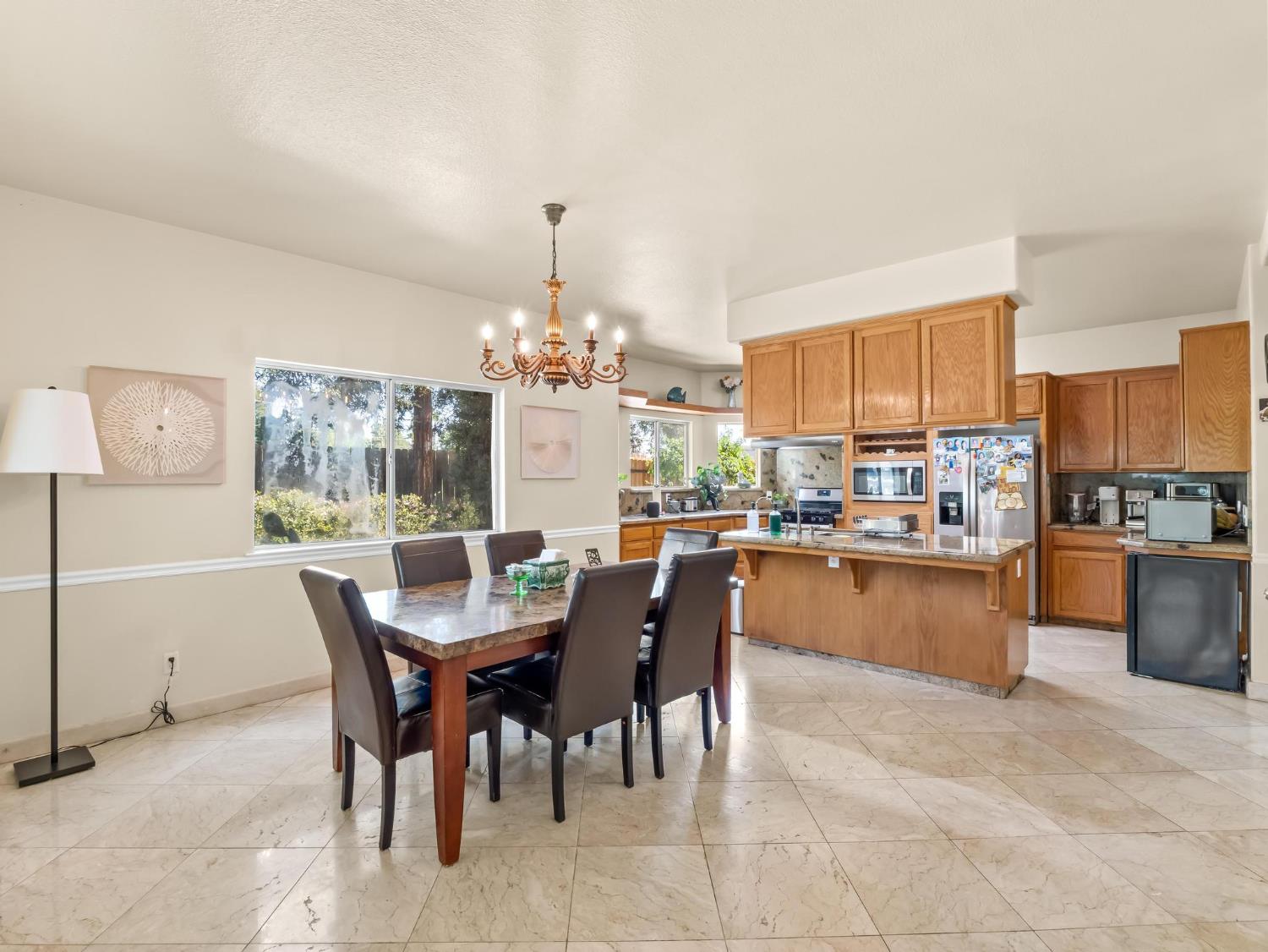 7236 N Bonadelle Ave, Fresno, CA 93720