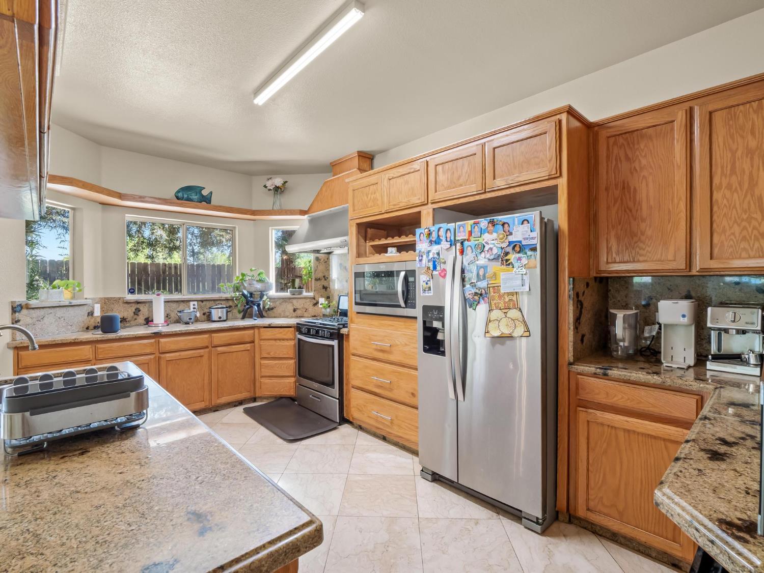 7236 N Bonadelle Ave, Fresno, CA 93720