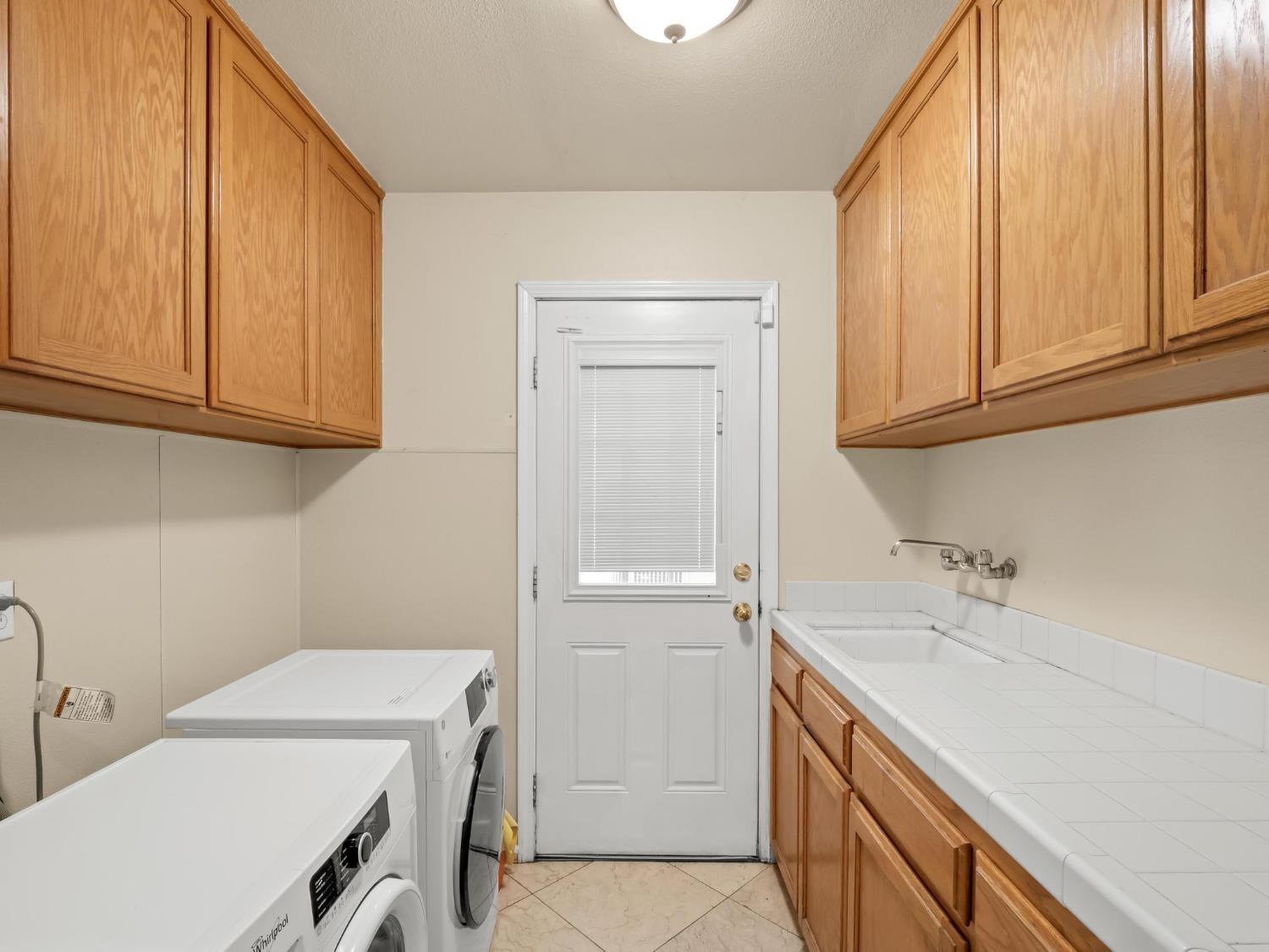 7236 N Bonadelle Ave, Fresno, CA 93720